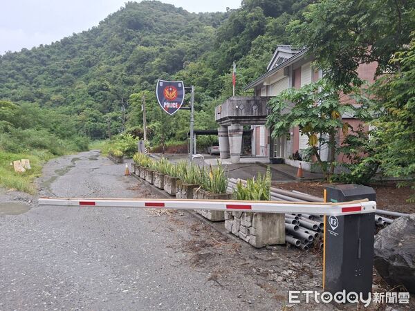 ▲▼花蓮男子擅自闖入管制區，又撞壞柵欄離去。（圖／玉里警分局提供，下同）