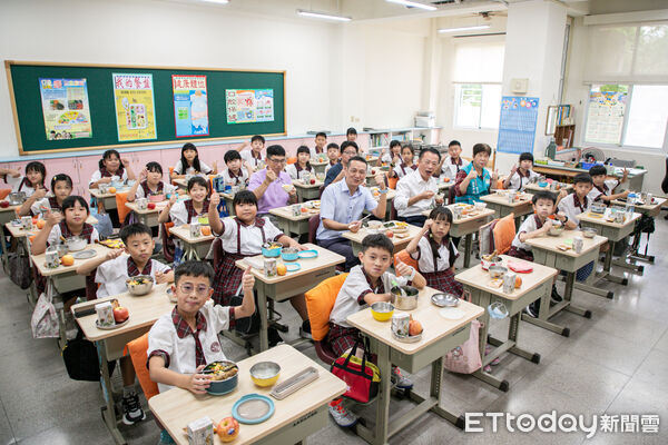 ▲▼ 嘉義縣免費營養午餐全面上路 翁章梁視察開學兼顧硬體升級   。（圖／嘉義縣政府提供）