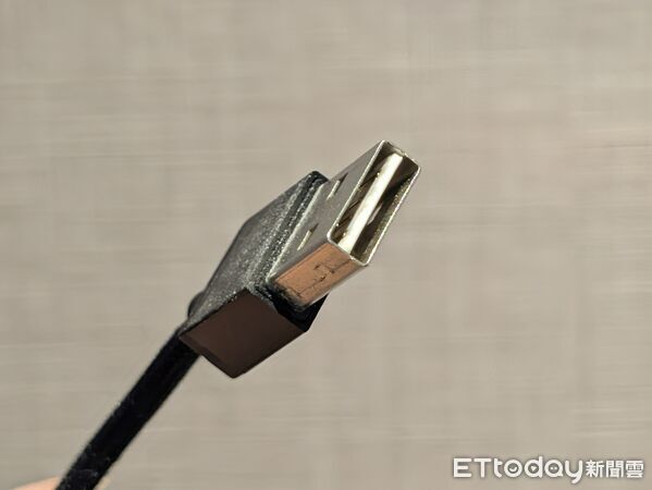 ▲▼USB示意圖,USB 3.0,USB 2.0,充電孔,充電線。（圖／記者黃肇祥攝）