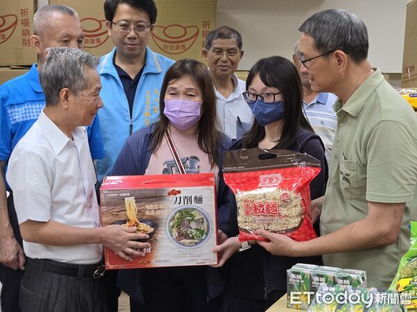 ▲二林天人宮捐贈6600公斤白米及麵條、食用油等民生物資，總價值逾百萬元，協助雲林家扶服務家庭減輕生活負擔。（圖／記者游瓊華翻攝）