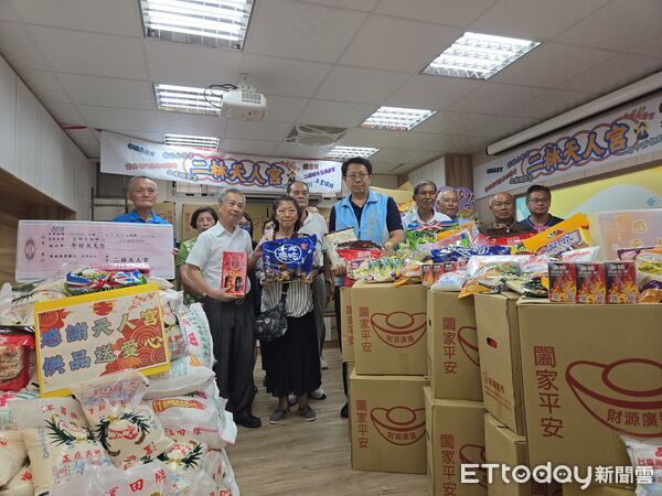 ▲二林天人宮捐贈6600公斤白米及麵條、食用油等民生物資，總價值逾百萬元，協助雲林家扶服務家庭減輕生活負擔。（圖／記者游瓊華翻攝）