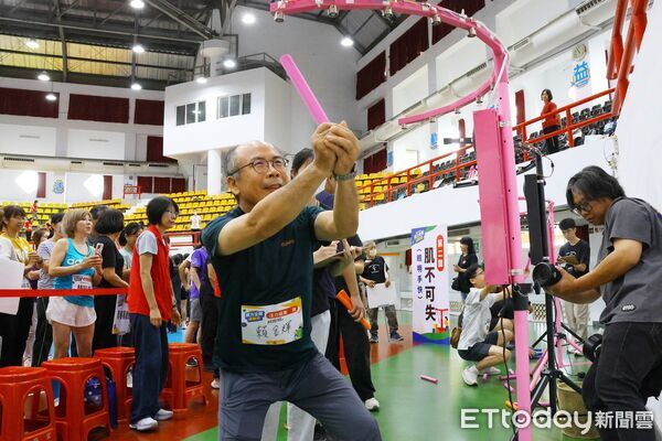 ▲▼  嘉市「肌力全開運動會」熱力登場 280位青壯年挑戰六大體能關卡   。（圖／嘉義市政府提供）