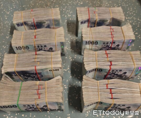 ▲越南籍胡姓石材商將裝有400萬元現金的袋子遺留在台鐵區間車上，意外揭露跨國地下匯兌案。（記者林東良翻攝，下同）
