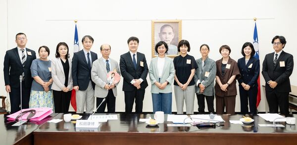 ▲▼民進黨新北市長參選人、立委蘇巧慧接待由日本東京大學東洋文化研究所教授松田康博等學者組成的「兩岸關係研究小組」訪問團。（圖／蘇巧慧競辦提供）