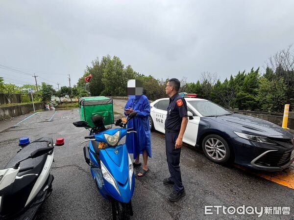 看好雨天新光三越接單多 台中外送員盲騎4hrs全身發抖還沒到