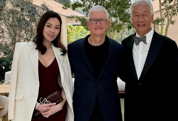 51歲曾馨瑩外貌驚豔老外！同框75歲郭董竟問「孫女還是老婆？」