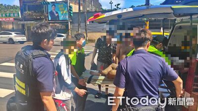 基隆男樓梯間摔倒！頭流血意識不清　警消合力搬運送醫