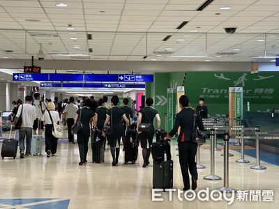 空服員、地勤工作名牌不再秀全名　華航、長榮、星宇全跟進