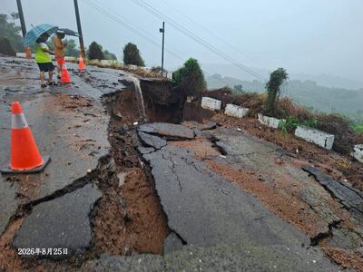 快訊／豪雨路坍138人撤村　屏東縣府宣布1村明天停班停課