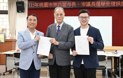 九合一桃園選戰登記第2天 張善政委託登記14人登記參選市議員