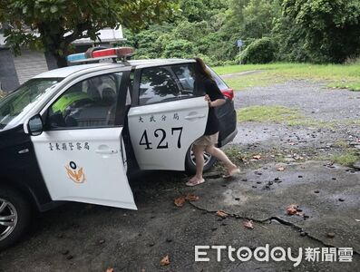 雨中刁車趕不上末班車!大武暖警護送旅客順利返程