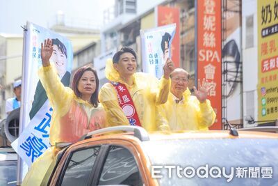 歐政豪登記參選台南東區議員 父母陪同、公布10項政見