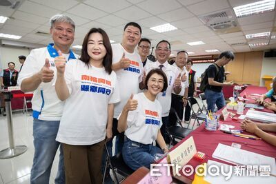 南投縣長許淑華登記參選 3百支持者同喊「13+1全壘打」