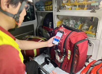 58歲男陪孫女散步突倒地命危 勇消CPR電擊11次+啟動葉克膜救回