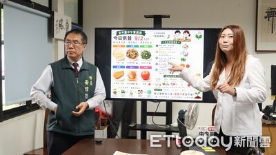 黃偉哲突擊安平國中午餐!餐桶幾乎見底 開學菜單藏祝福