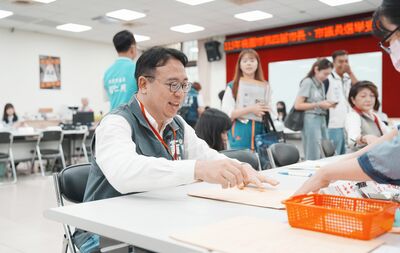黃世杰登記參選桃園市長 邀235萬市民「杰伴同行」