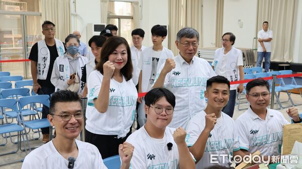 ▲民眾基隆隊4將完成登記 柯文哲站台喊「四席全上」。（圖／記者郭世賢翻攝）