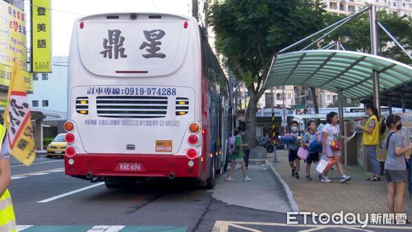 ▲▼業配,桃園,張碩芳議員,龍山國小通學廊道,校園周邊通行環境。（圖／記者姜國輝攝）