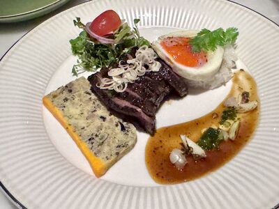 魚露做成冰淇淋還噴香水　胡志明市米其林一星餐酒館深藏巷底