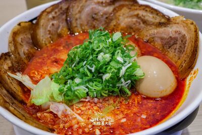 麵飯免費續!林口濃厚系豚骨拉麵230元起 汽水也無限暢飲