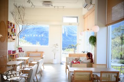 戶外座位就搭在茶田第一排 桃園玻璃茶屋看雲海、遠眺群山