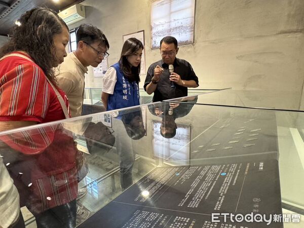 ▲斗南分局舊辦公廳舍「時光拘留所」推出古幣收藏展，讓民眾在歷史建築中認識千年貨幣演變。（圖／記者游瓊華翻攝）