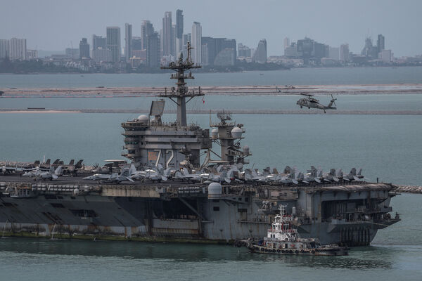 ▲▼美國海軍航空母艦林肯號（USS Abraham Lincoln）在海上連續航行270天後，近日終於抵達泰國知名度假勝地芭達雅。（圖／路透）
