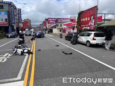 對撞畫面曝!宜蘭雙載重機搶快左轉釀禍 3人倒地送醫