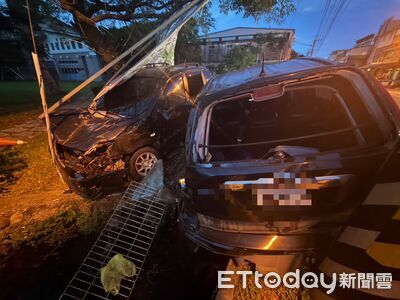 宜蘭深溝國小門口驚傳車禍!2車毀棚架栽進水溝 師生無人受傷
