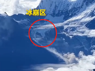 影／巨響後黑煙翻湧！　尼泊爾山頂驚悚「冰崩墜落」瞬間全被拍