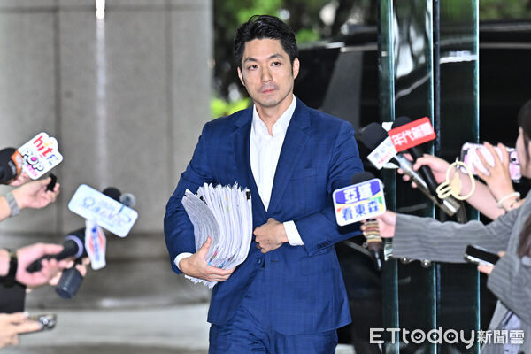 蔣萬安FB遭灌爆「9小時破30萬留言」 競辦：經費在燃燒辛苦了