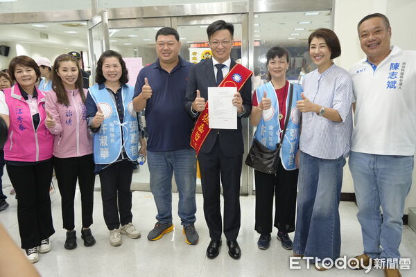 ▲再拼四年・南投向前！張嘉哲登記參選連任 擘劃「五大成長」藍圖。（圖／國民黨南投縣黨部提供）
