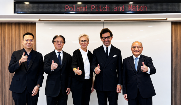 ▲右起IEAT黃文榮秘書長、波蘭投資貿易局(PAIH)總裁Artur Osuchowski、波蘭台灣工商會(PTCIC)會長Agnieszka Sygitowicz及IEAT理監事合影。（圖／IEAT提供）