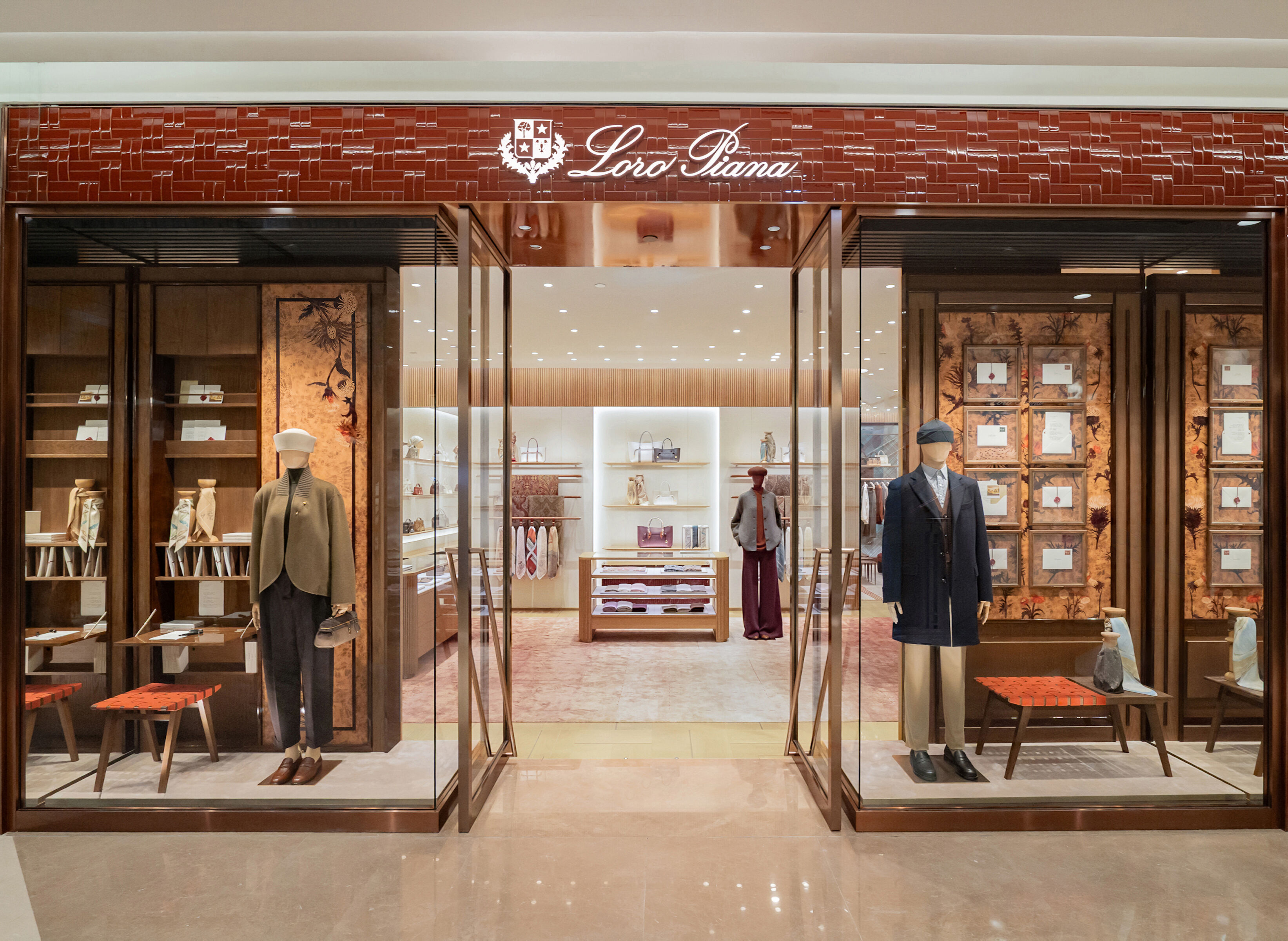 ▲▼Loro Piana新店像走進高級私人宅邸!秋冬羊絨美翻 L29包一次解鎖3種背法。(圖/品牌提供)