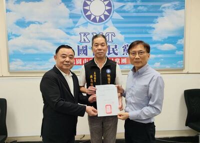 鄭麗文深夜拜會送推薦書　詹江村「無黨籍」登記後再補政黨推薦