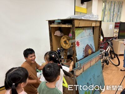 日本「布芝居」大哥哥走進台南幼兒園　跨越語言逗樂孩子