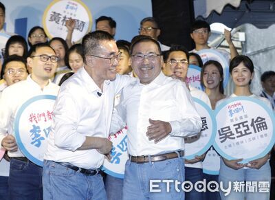 匯聚「眾力」!李四川登記參選新北市長 侯友宜親到場喊交棒