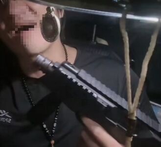 直播主亮衝鋒槍恐嚇酸民!囂張遊車河逛一中商圈 台中警說話了