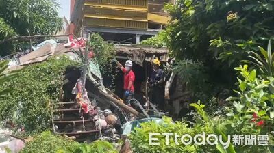 快訊／大雨狂炸！「嘉義老屋倒塌」1男一度受困　送醫救治中