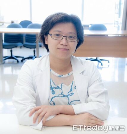 ▲▼嘉義長庚紀念醫院婦產部陳兆瑜醫師率團隊跨領域研究，發現血液中的發炎指標「MCP-1」有望成為預測卵巢癌術後復發的關鍵標記。（圖／嘉義長庚醫院提供）
