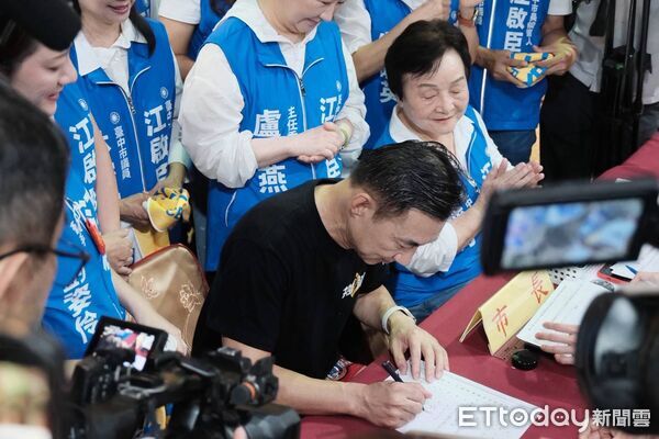▲▼國民黨臺中市北屯區市議員參選人許育璿今（3日）日完成參選登記。（圖／許育璿競辦提供）