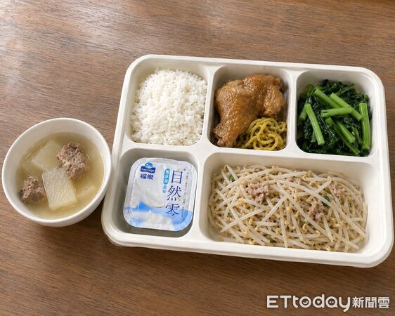 ▲115學年度台南市全面補助國中小學校午餐經費，水果、乳品也提升至每月「8果6乳」。（記者林東良翻攝，下同）