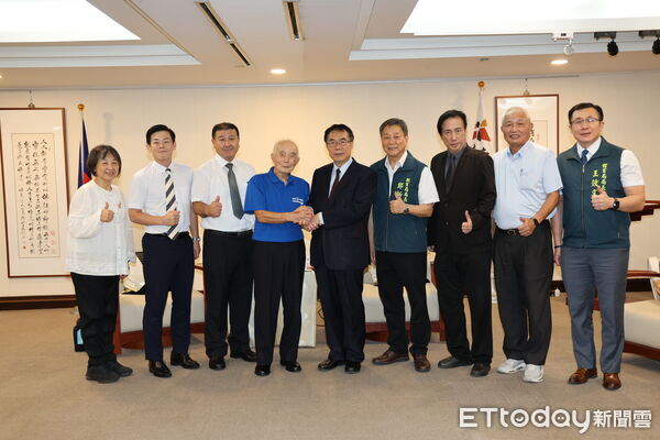 ▲日本水戶市議長袴塚孝雄率團拜會台南市長黃偉哲,雙方就體育及學生交流交換意見。(記者林東良翻攝,下同)