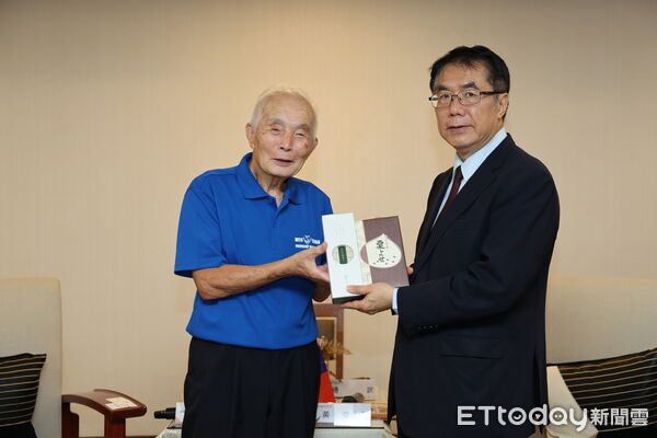 ▲日本水戶市議長袴塚孝雄率團拜會台南市長黃偉哲,雙方就體育及學生交流交換意見。(記者林東良翻攝,下同)