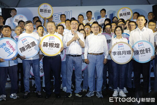 ▲李四川4日登記參選展現藍白合氣勢,高喊「匯聚眾力才能開創勝利」。。(圖/記者湯興漢攝)