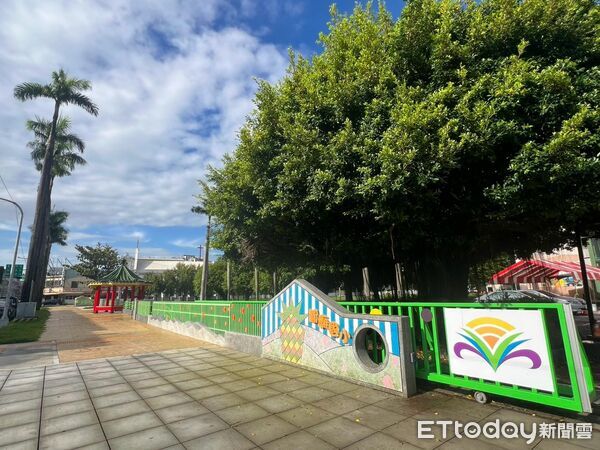 ▲台南市政府投入1024萬元改善關廟國小通學步道,完成長約200米的安全人行空間。(記者林東良翻攝,下同)