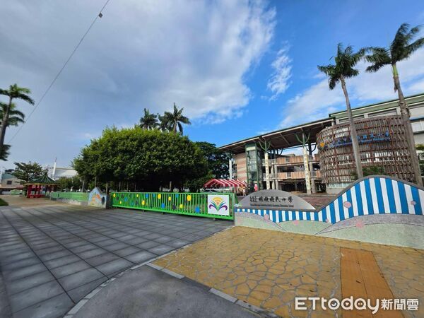 ▲台南市政府投入1024萬元改善關廟國小通學步道,完成長約200米的安全人行空間。(記者林東良翻攝,下同)