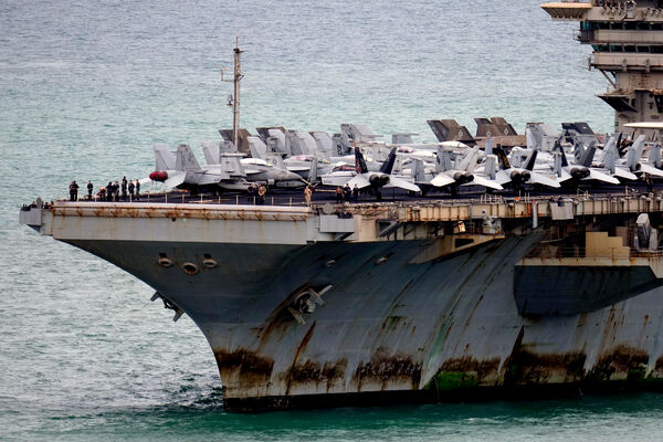 ▲▼美國海軍航空母艦林肯號(USS Abraham Lincoln)2日停靠泰國芭達雅(Pattaya)廉查邦港(Laem Chabang port),結束286天連續航行紀錄。(圖/達志影像/美聯社)