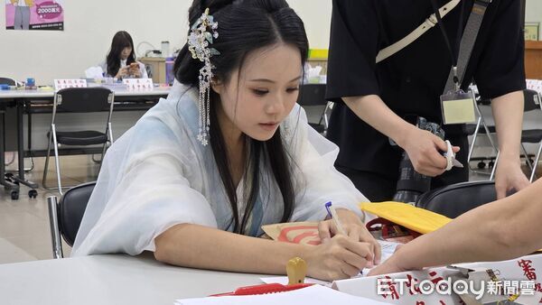 ▲▼Angela寶「王妃天崩開局穿越整頓霸凌者佀廣洋」登記參選。（圖／記者沈繼昌翻攝）