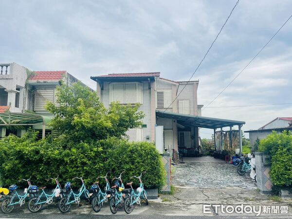 ▲▼2項徵選活動共有16個地方單位參與特色商品及體驗活動徵選、8家店家申請友善雙語環境改造。（圖／太管處提供，下同）
